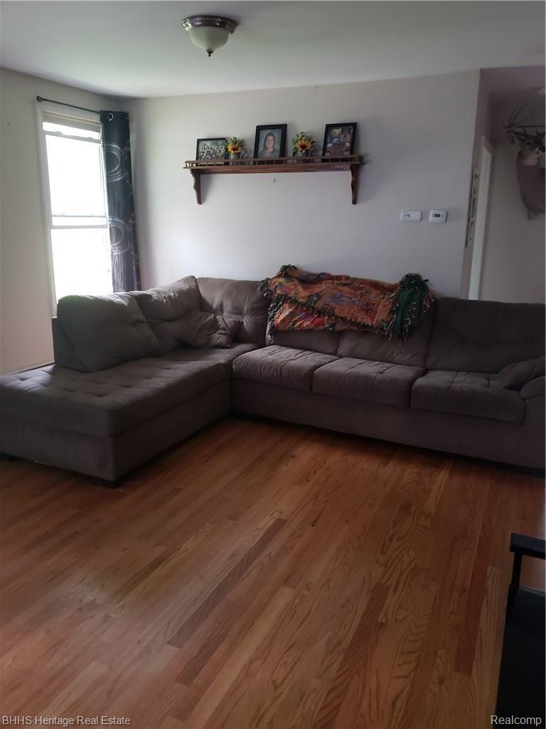 10045 Linden Road Fenton, MI 48430 - Photo 6 of 15 20180909_163637.jpg