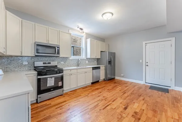 $1,800 | 163 North Lockwood Avenue, Unit 2, Chicago, IL 60644