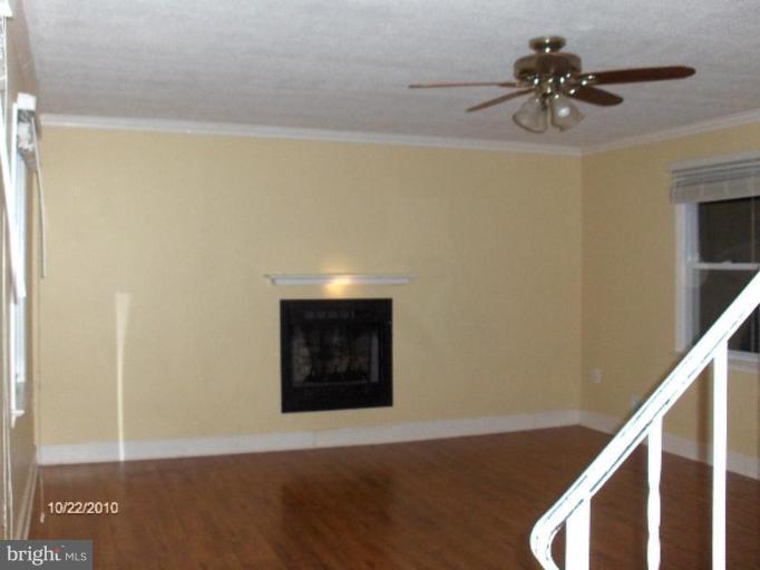 910 Walnut Street Frederick, MD 21703 - Photo 11 of 15 Living Room