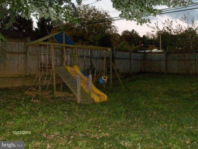 910 Walnut Street Frederick, MD 21703 - Photo 15 of 15 Back yard