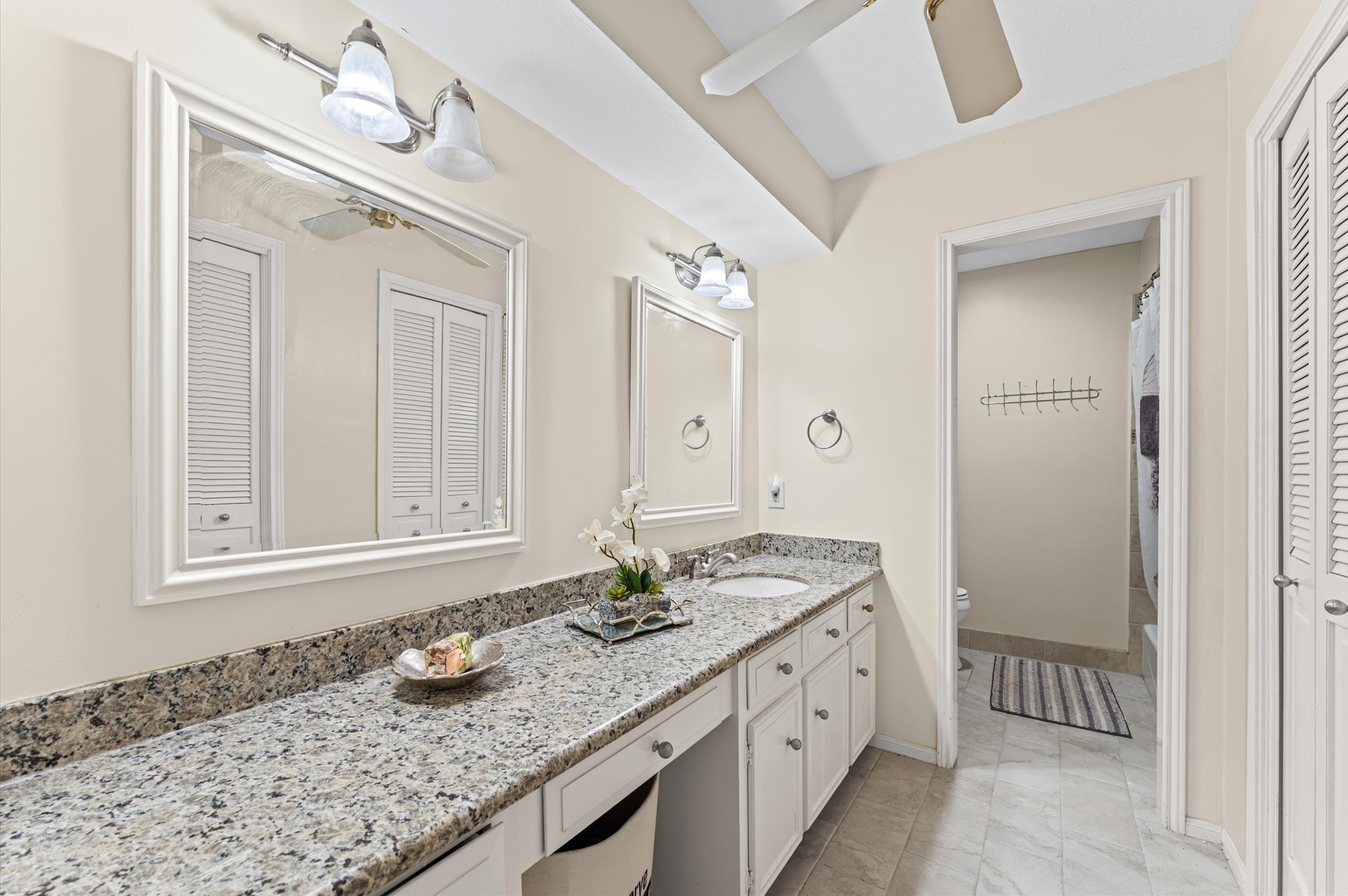 17403 Butte Creek Road Houston, TX 77090 - Photo 15 of 39 Secondary Bath