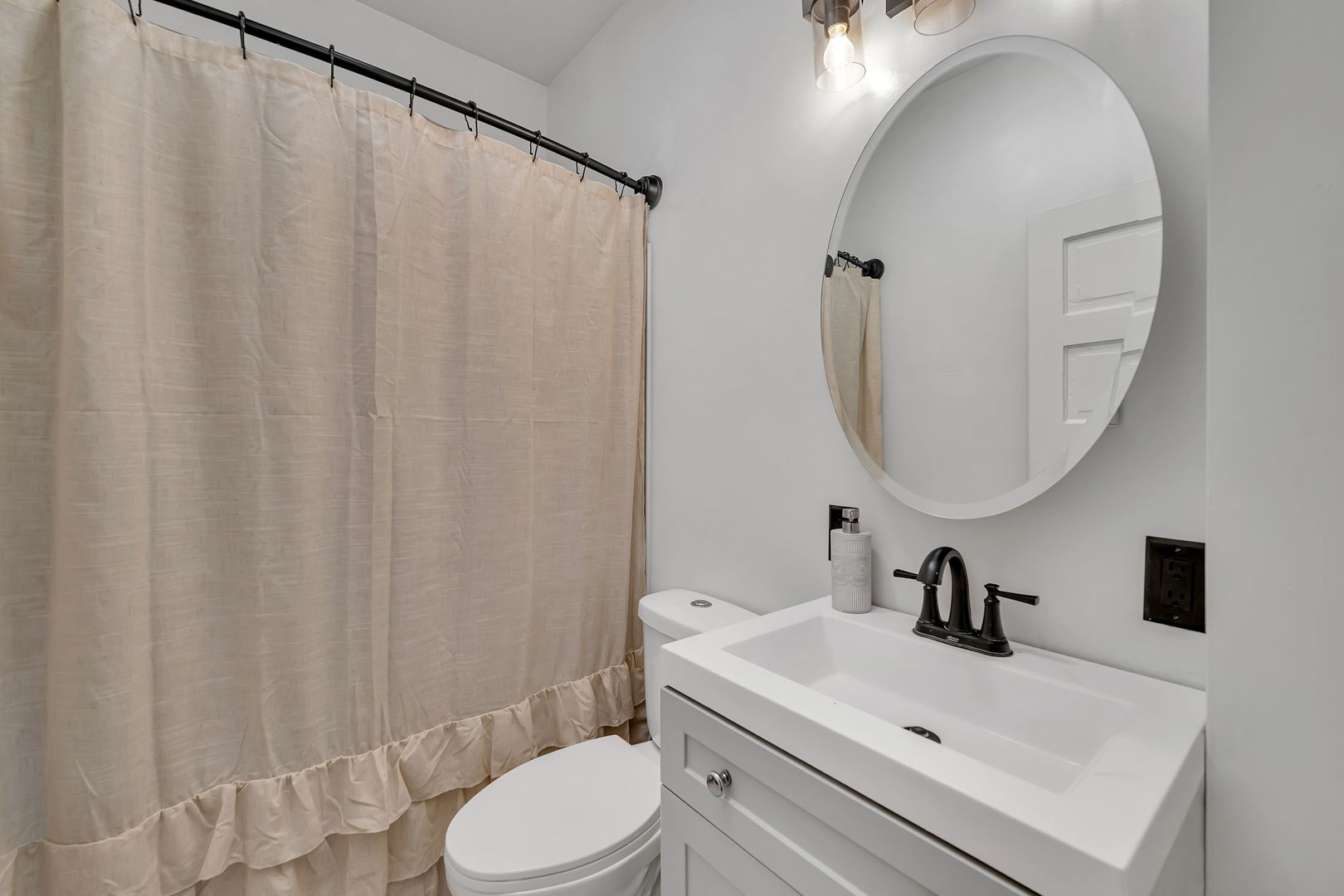 1122 Grant Street Morris, IL 60450 - Photo 12 of 25 a bathroom with a sink a toilet and a mirror