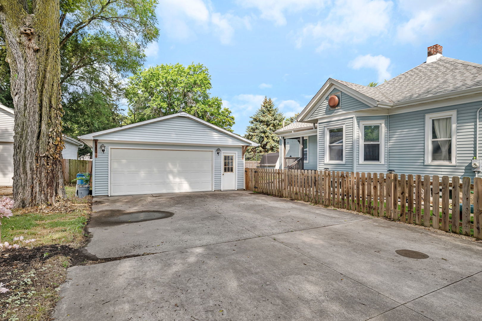 1122 Grant Street Morris, IL 60450 - Photo 22 of 25 a front view of a house with a yard and garage