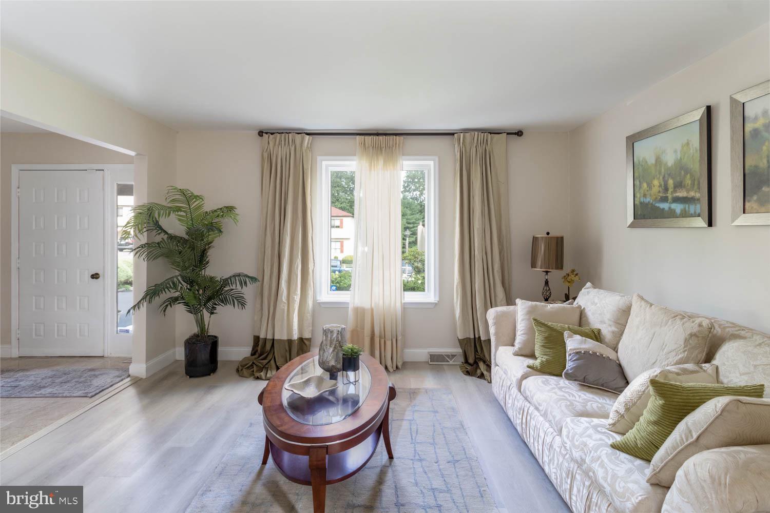 937 Caledonia Street Philadelphia, PA 19128 - Photo 7 of 35 Light and bright living room