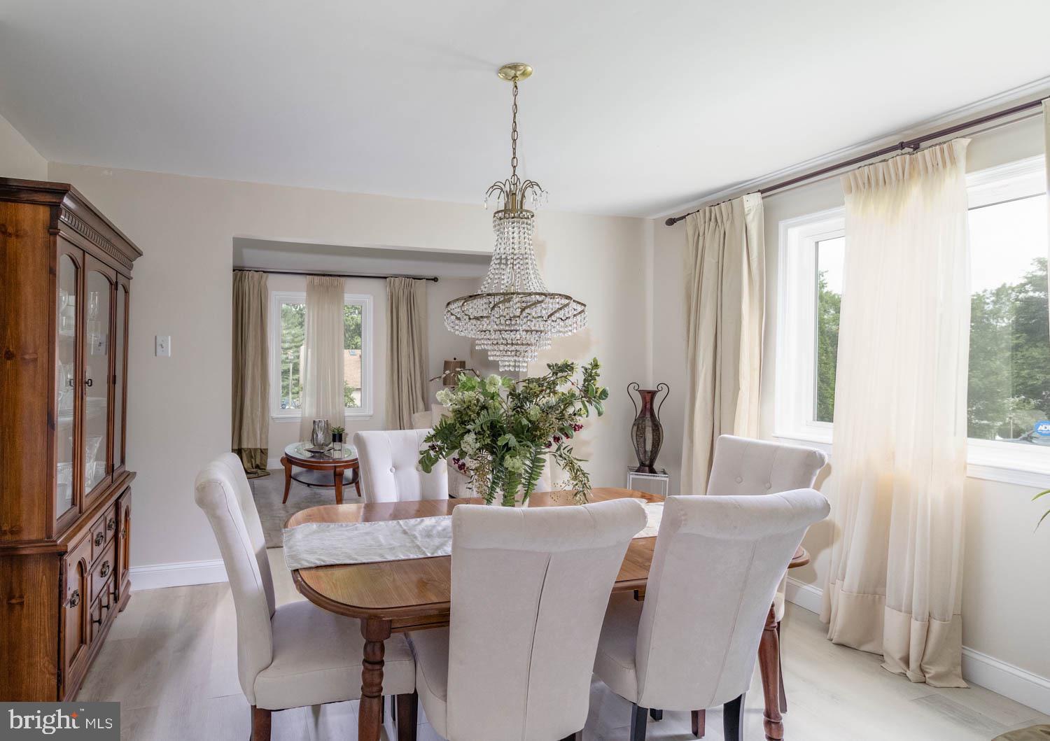 937 Caledonia Street Philadelphia, PA 19128 - Photo 9 of 35 Dining room