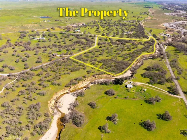 a sign that is on the side of a yellow wall