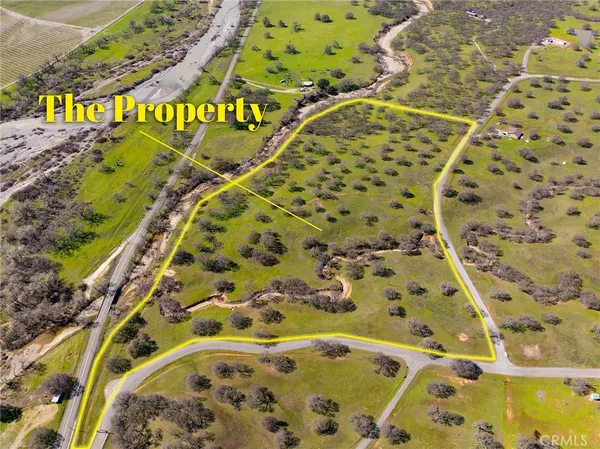 a view of an outdoor space