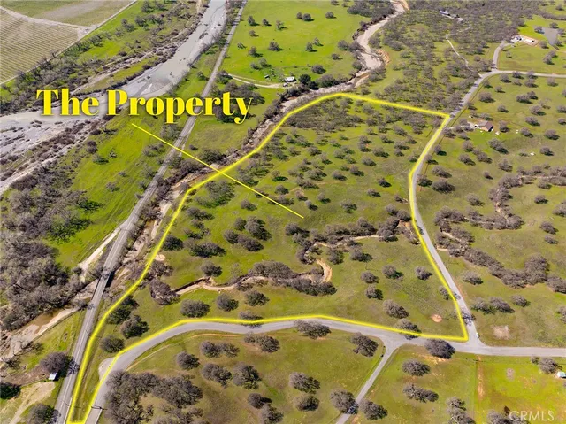 a view of an outdoor space