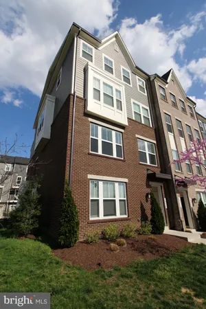 $2,900 | 14911 River Walk Way, Woodbridge, VA 22191
