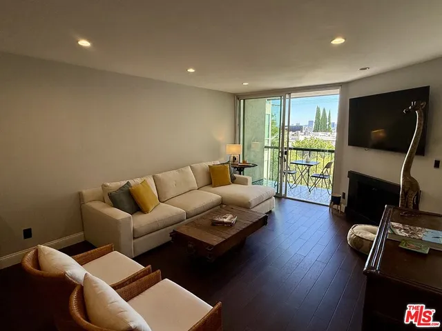 $3,500 | 8530 Holloway Drive, Unit 318, West Hollywood, CA 90069