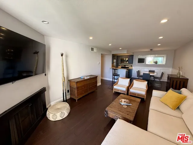 $3,500 | 8530 Holloway Drive, Unit 318, West Hollywood, CA 90069