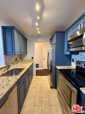 $3,500 | 8530 Holloway Drive, Unit 318, West Hollywood, CA 90069