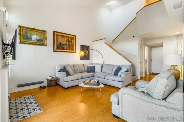 $939,900 | 6339 Caminito Del Pastel, San Diego, CA 92111