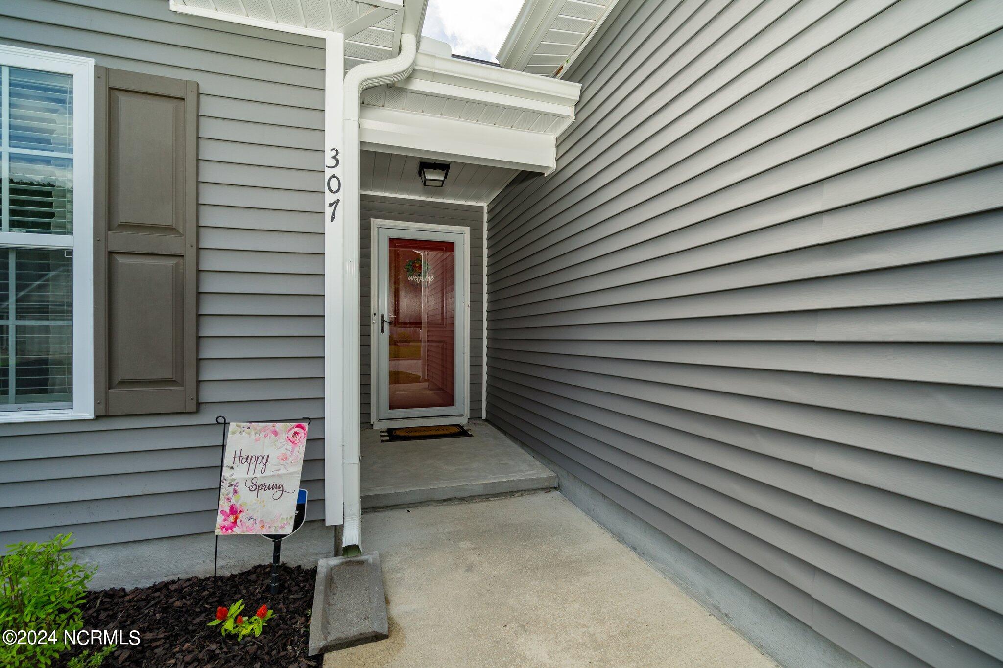 307 Station House Road New Bern, NC 28562 - Photo 26 of 34 Covered front entrance
