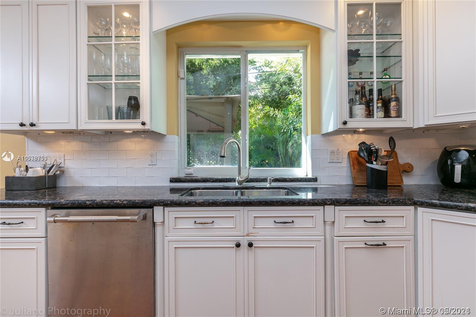 3508 Crystal View Court Coconut Grove, FL 33133 - Photo 16 of 37