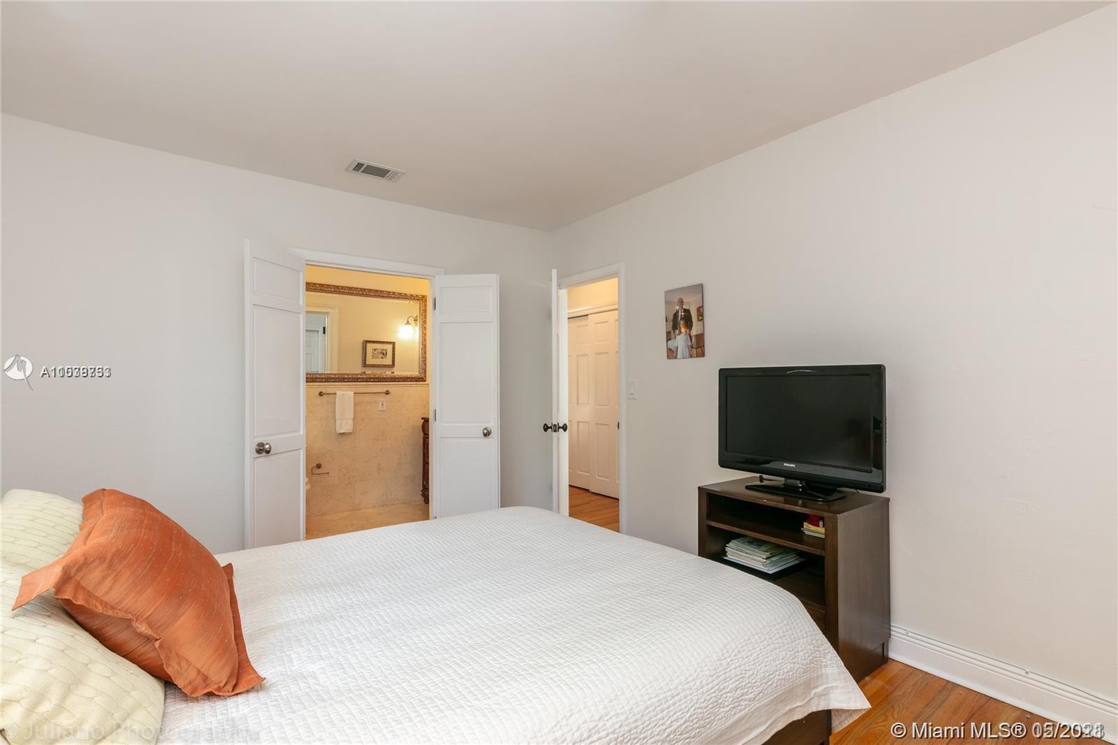 3508 Crystal View Court Coconut Grove, FL 33133 - Photo 20 of 37