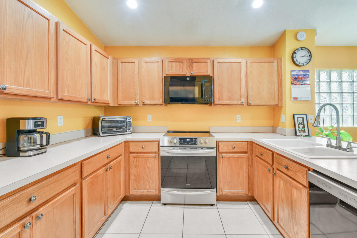 1047 Big Torch Street Riviera Beach, FL 33407 - Photo 11 of 35 Kitchen