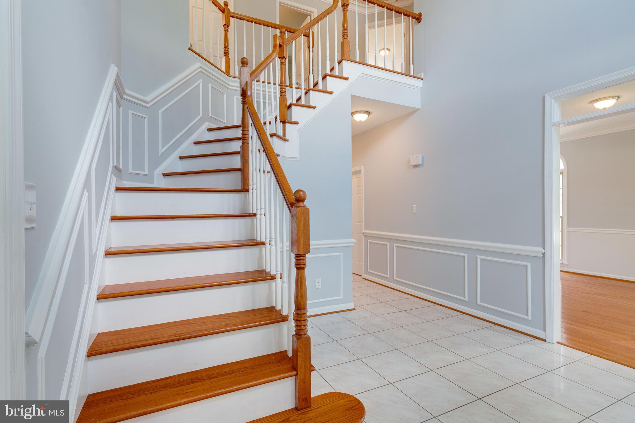 8143 Ridge Creek Way Springfield, VA 22153 - Photo 6 of 75 Wood Curved Staircases
