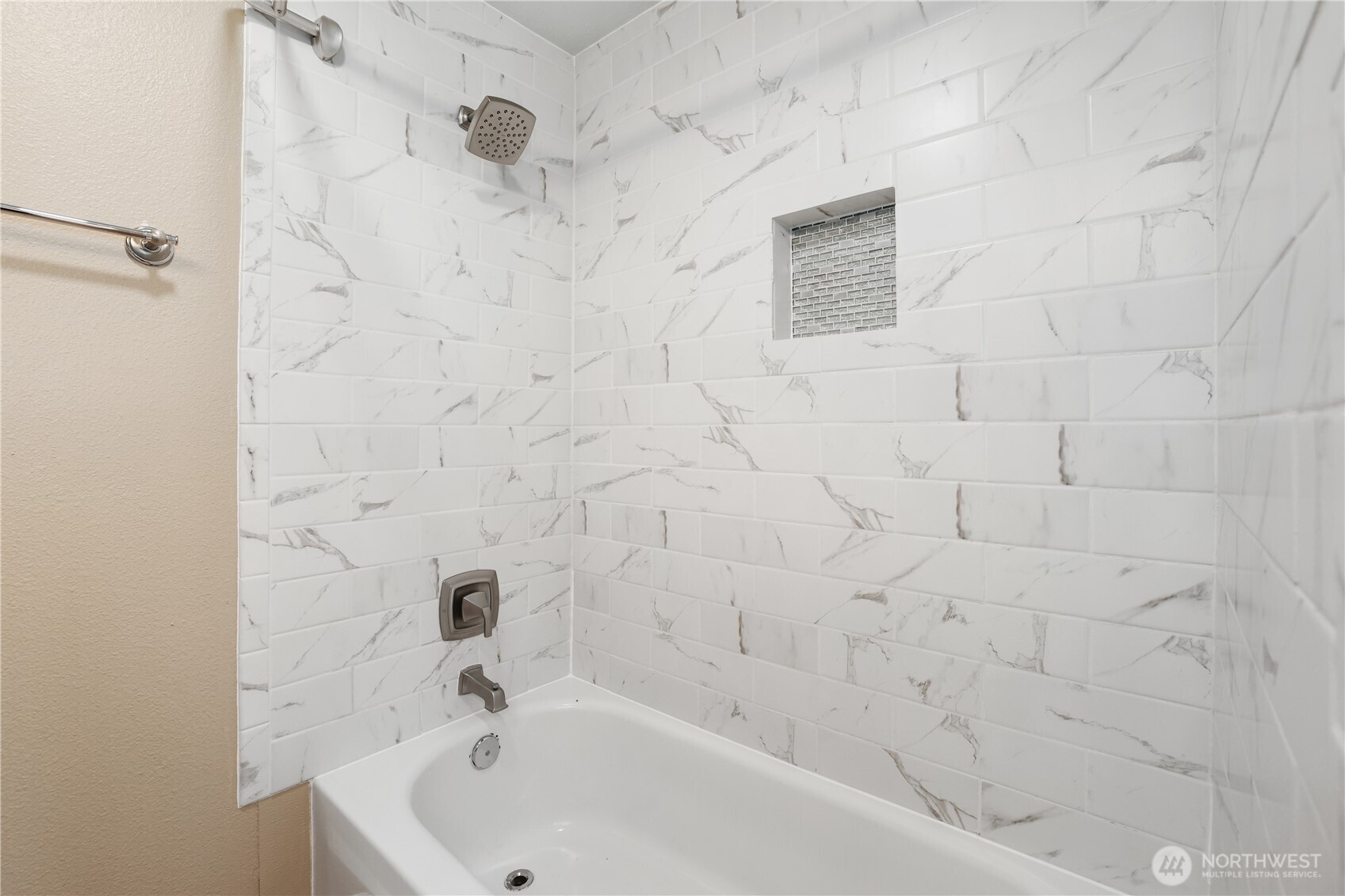1010 North J Street, Unit 2 Tacoma, WA 98403 - Photo 15 of 29 a bathroom with a bathtub