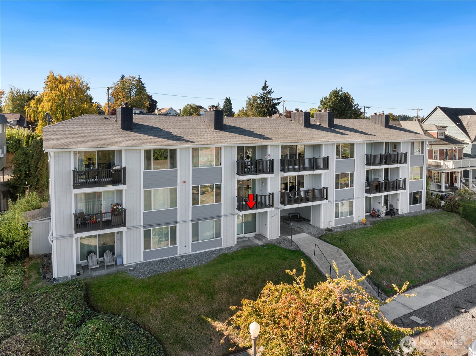 1010 North J Street, Unit 2 Tacoma, WA 98403 - Photo 2 of 29 a front view of a house with a garden