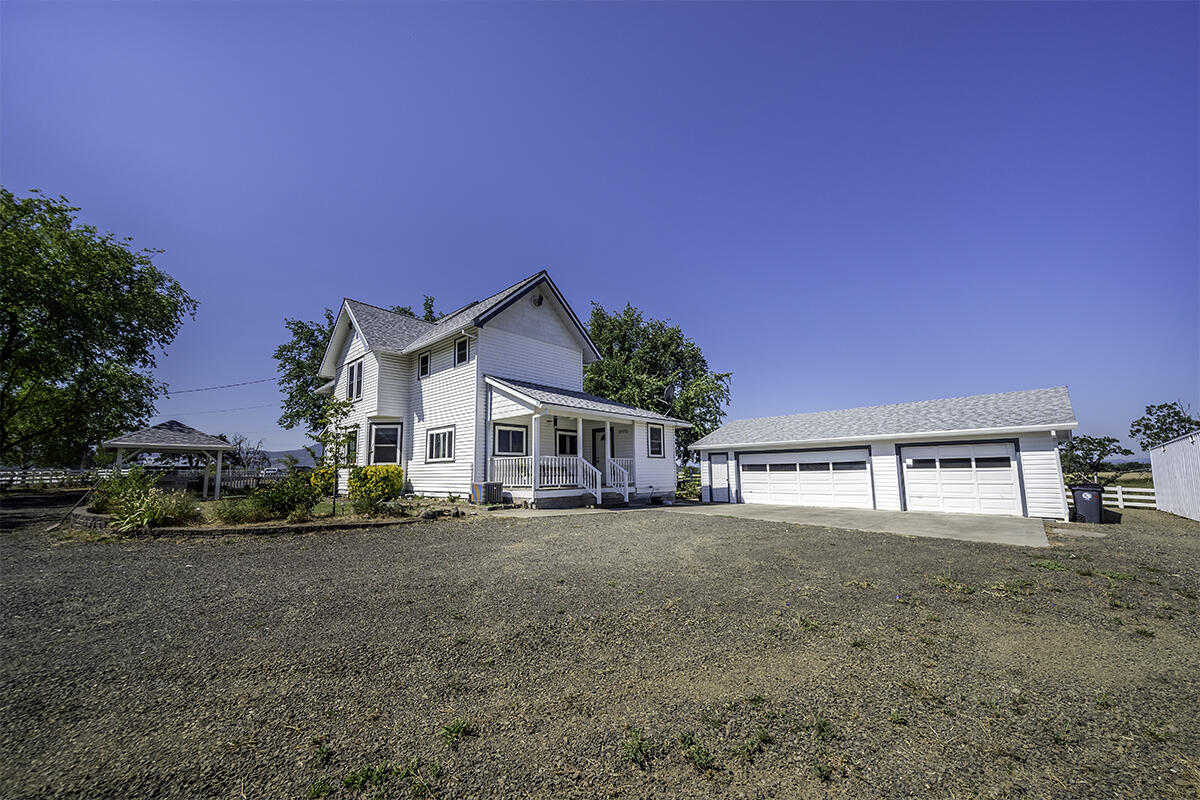 605 Meridian Road Eagle Point, OR 97524 - Photo 41 of 71 34