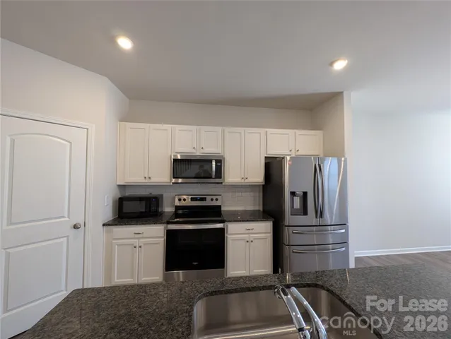 $2,700 | 3340 Blf Hl Lane, Charlotte, NC 28215