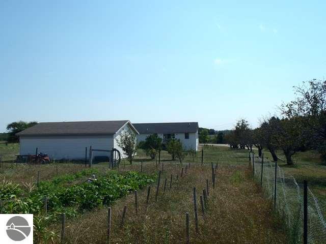 642 West Potter Road Traverse City, MI 49696 - Photo 21 of 24 1739198-20.JPG