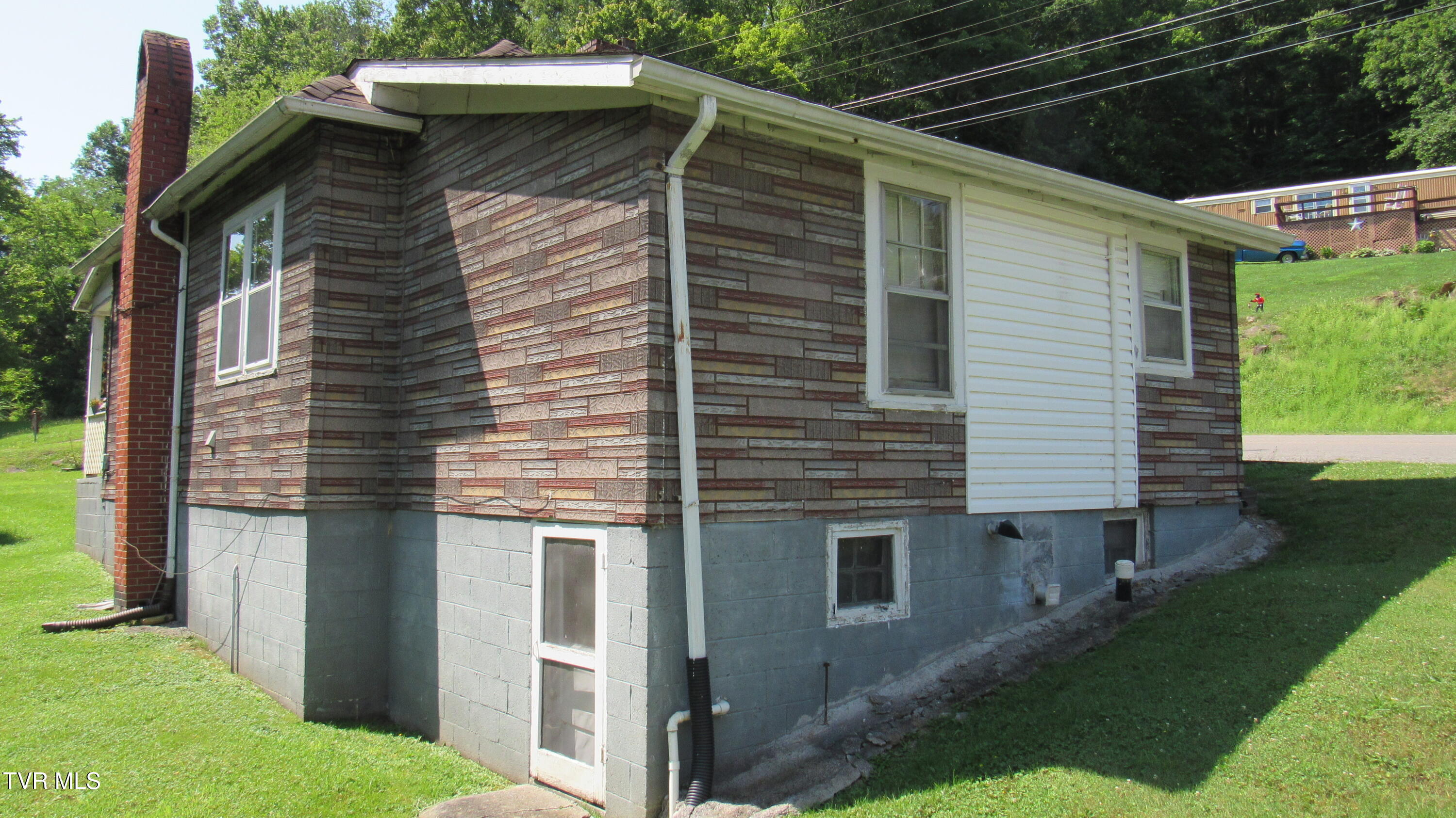 5428 Guest River Road Norton, VA 24273 - Photo 20 of 26 Left side