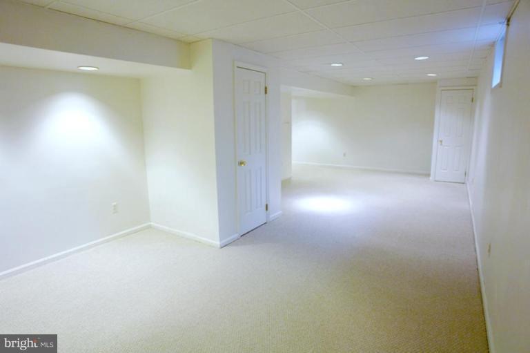 21014 Blunt Road Germantown, MD 20876 - Photo 24 of 30 Recreation room!