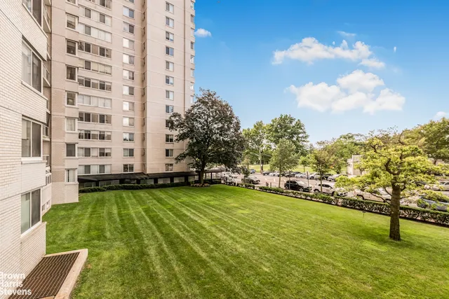 $260,000 | 3333 Henry Hudson Parkway, Unit 2L | Riverdale