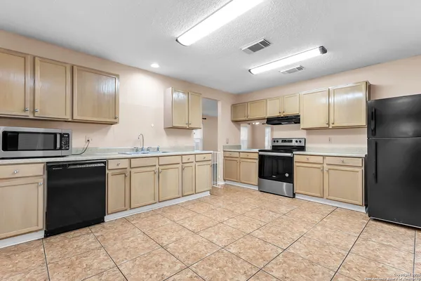 $1,999 | 6161 Border Trail Drive, San Antonio, TX 78240