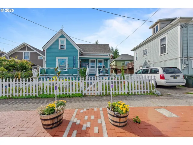 $425,000 | 611 South 9th Street, Coos Bay, OR 97420