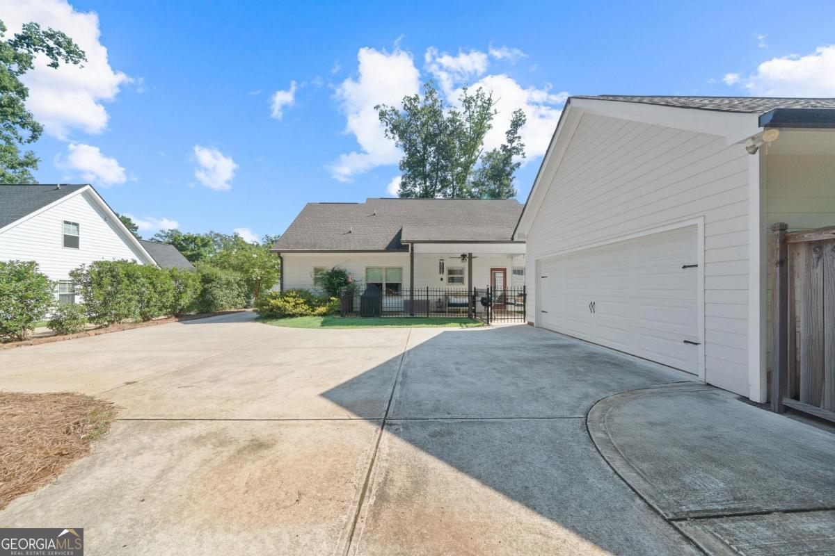 757 Markhams Drive Madison, GA 30650 - Photo 42 of 46 a view of a house with a yard and garage