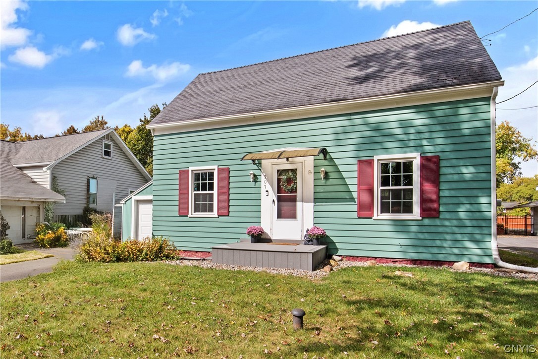 Welcome to 307  Winchester Rd,  East Syracuse in t