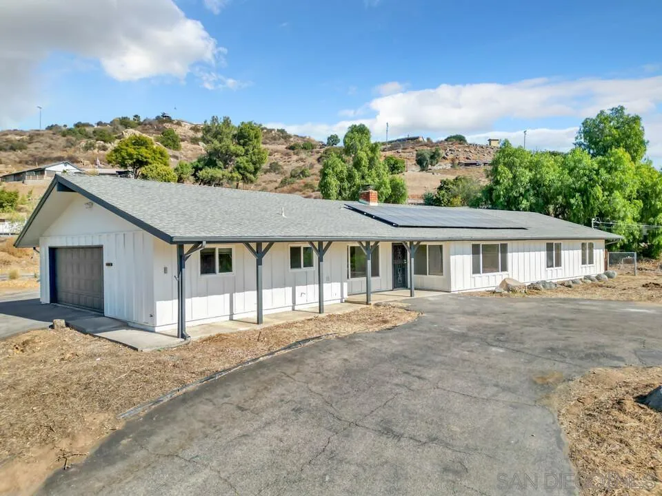13238 Mapleview Street Lakeside, CA 92040 - Photo 4 of 45 Gallery Image 4
