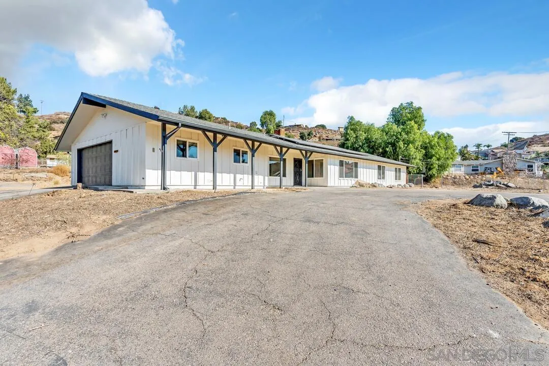 13238 Mapleview Street Lakeside, CA 92040 - Photo 6 of 45 Gallery Image 6