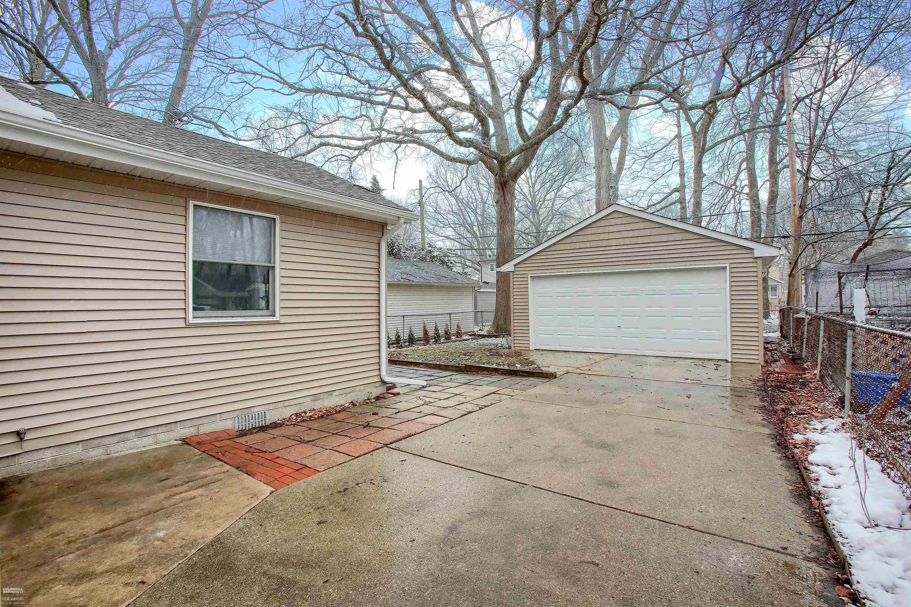 2168 Hampton Road Grosse Pointe Woods, MI 48236 - Photo 4 of 26