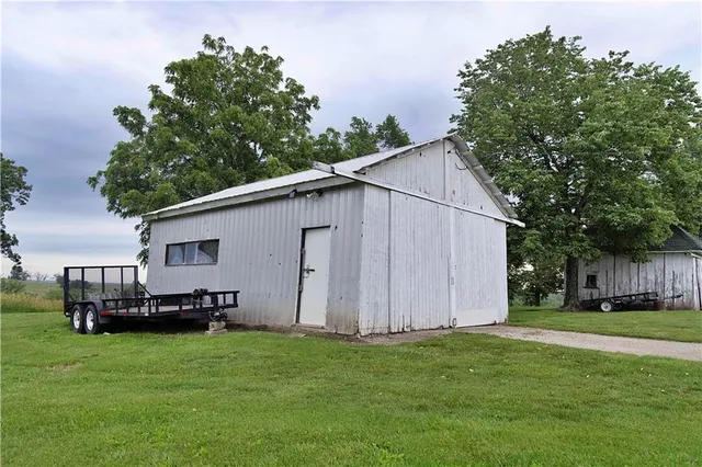 $300,000 | 510 Northwest 100th Street, Spickard, MO 64679
