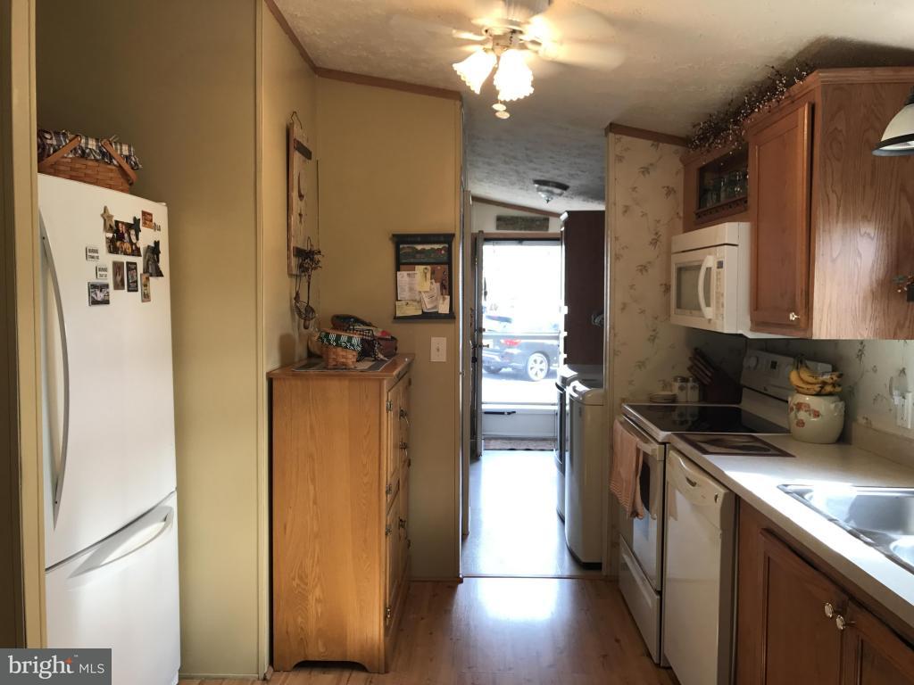 112 Meadow Lane Lititz, PA 17543 - Photo 4 of 29