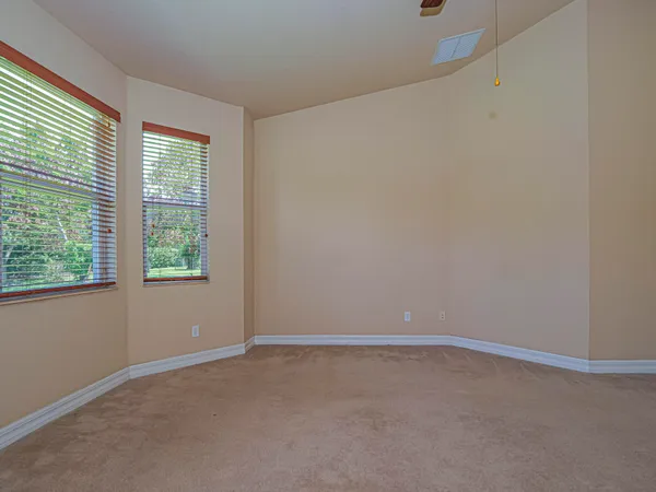 $2,900 | 5561 57th Way, Vero Beach, FL 32967