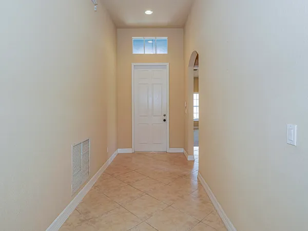 $2,900 | 5561 57th Way, Vero Beach, FL 32967