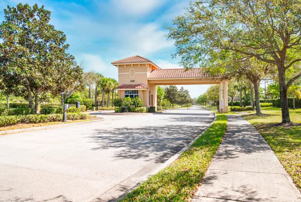 $2,900 | 5561 57th Way, Vero Beach, FL 32967