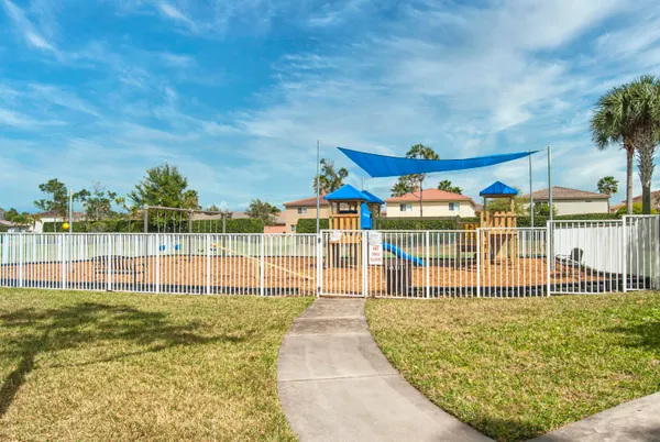 $2,900 | 5561 57th Way, Vero Beach, FL 32967