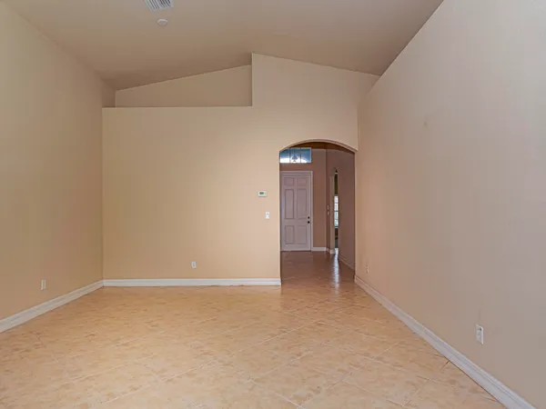 $2,900 | 5561 57th Way, Vero Beach, FL 32967
