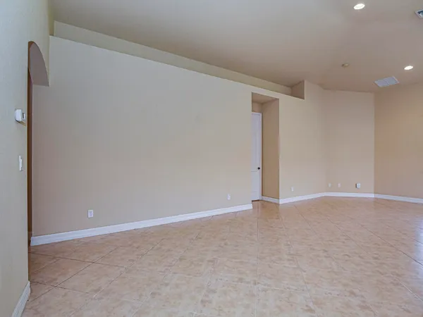$2,900 | 5561 57th Way, Vero Beach, FL 32967
