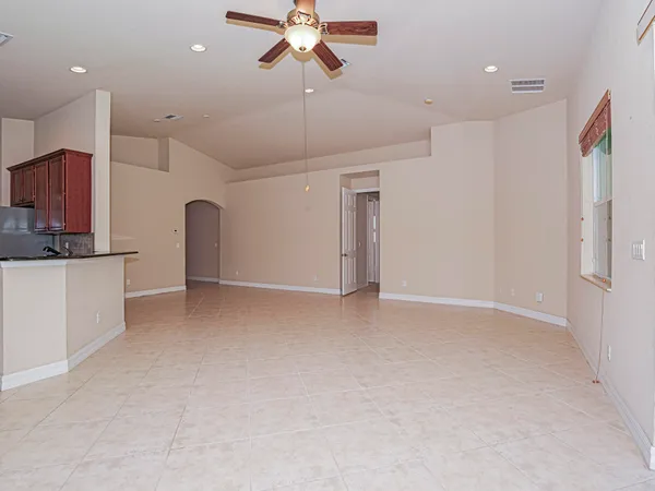$2,900 | 5561 57th Way, Vero Beach, FL 32967