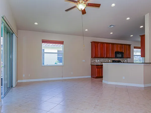 $2,900 | 5561 57th Way, Vero Beach, FL 32967