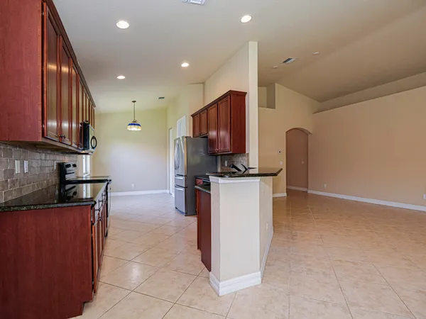$2,900 | 5561 57th Way, Vero Beach, FL 32967