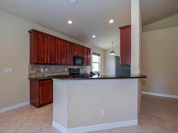 $2,900 | 5561 57th Way, Vero Beach, FL 32967