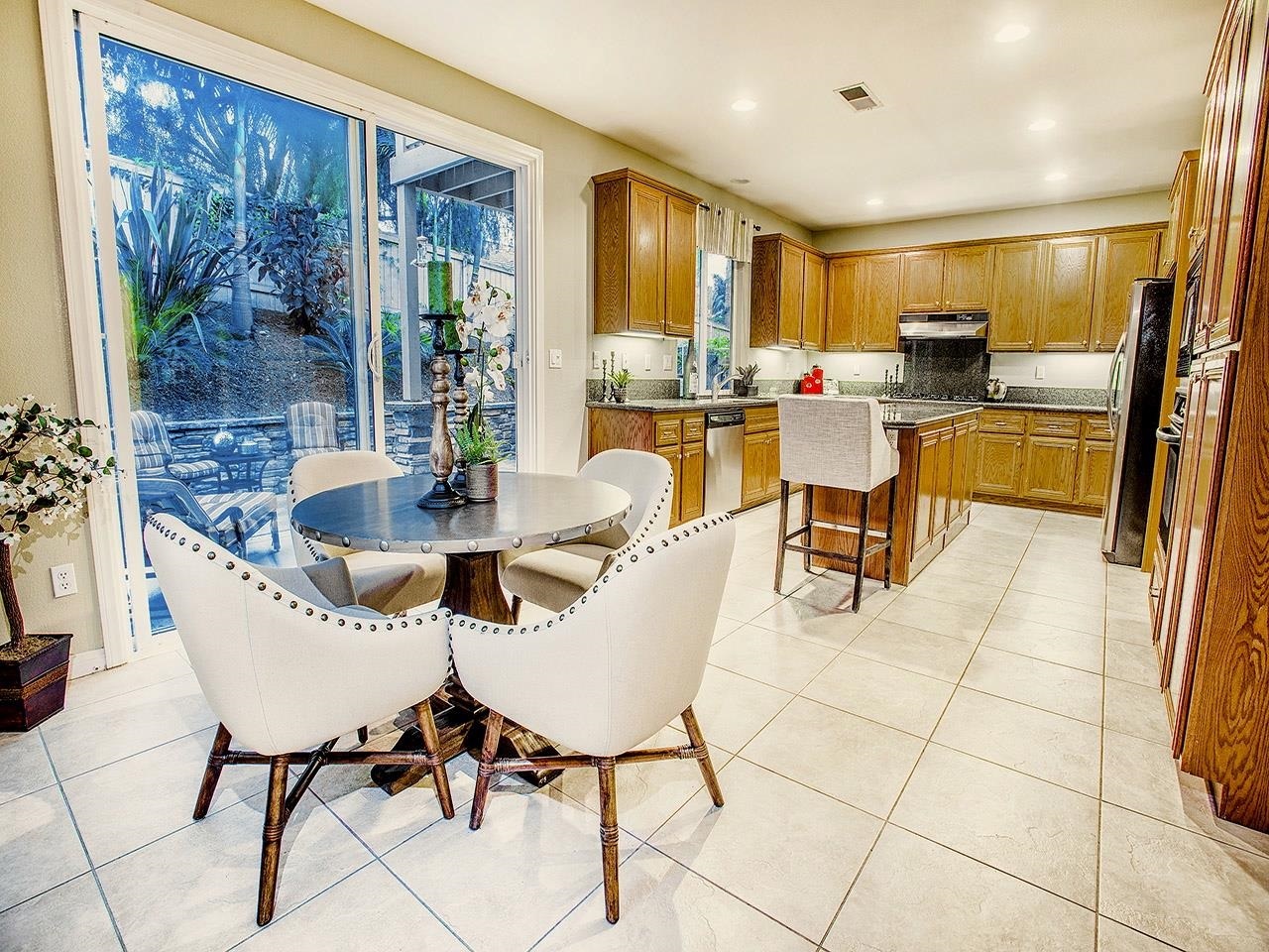 1178 Mariposa Road Carlsbad, CA 92011 - Photo 8 of 25 Eat-in Kitchen!!!